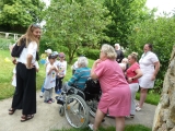 Hry s pohádkou v hospicovém parku