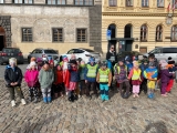 Třetí a čtvrtá třída na masopustním průvodu